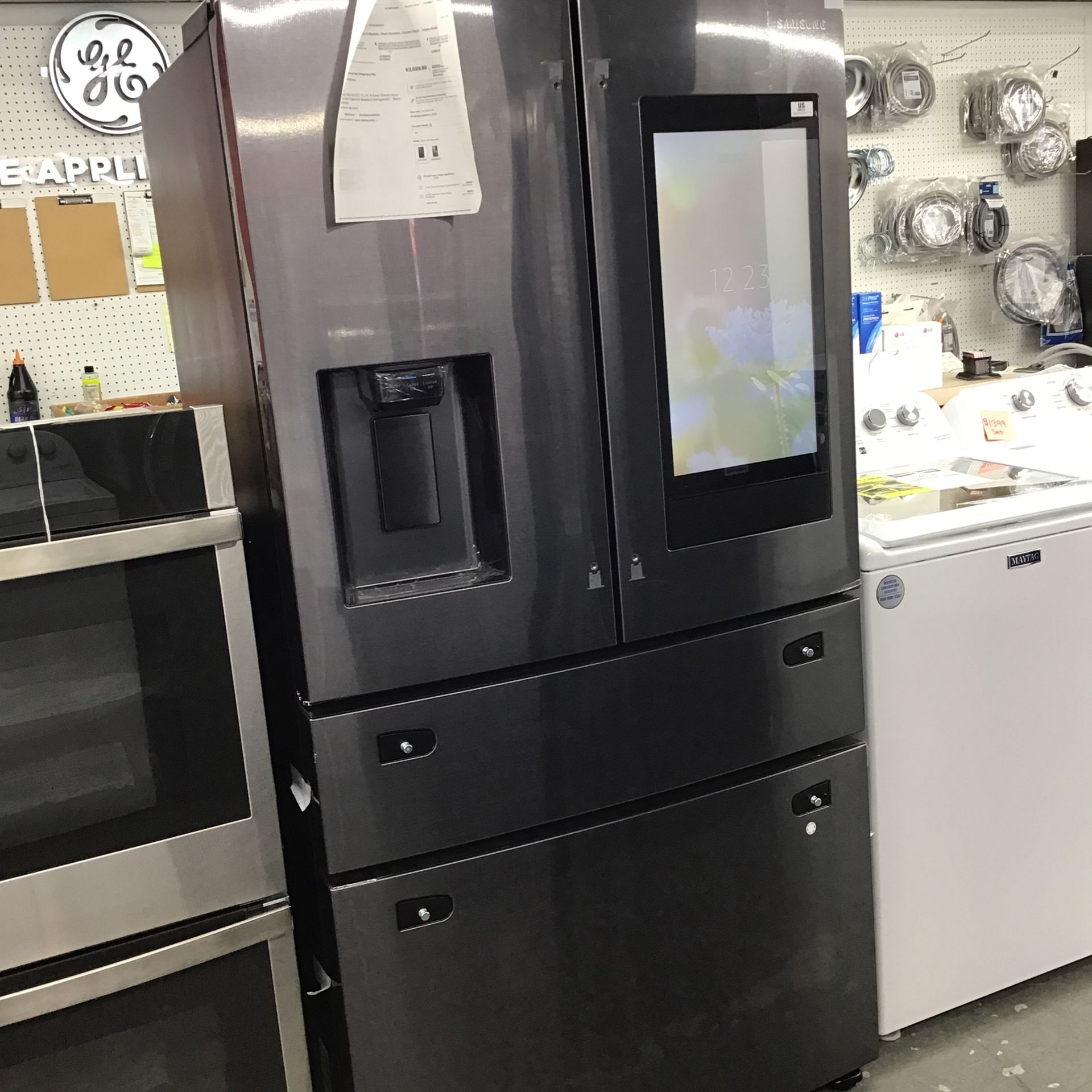 New Scratch And Dent Samsung 22.2 Cu Ft Black Stainless Steel Family Hub Counter Depth 4 Door Fridge. 1 Year Warranty 