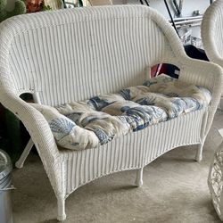 White   Plastic Resin Free Love Seat