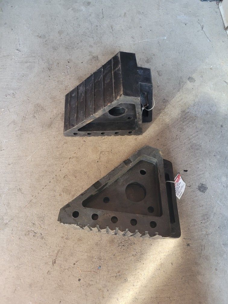 Solid Rubber Wheel Chocks