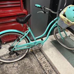 Lady Beach Cruiser Bike, Helmet & Basket
