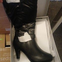 Womans Boots Size 8