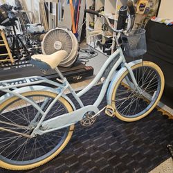 Huffy Nel Lusso Beach Cruiser 26-inch Excellent Condition like new 