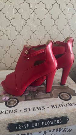 Red heels 👠size 8 ///4 inch heel