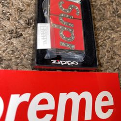 Supreme Zippo