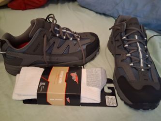 10.5 wide men's shoes (new)