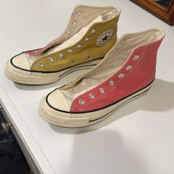 L converse, Chuck Taylor, All-Star shoes, size 6 men’s or women’s eight