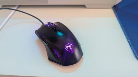 RGB wired mouse with 2 programmable buttons