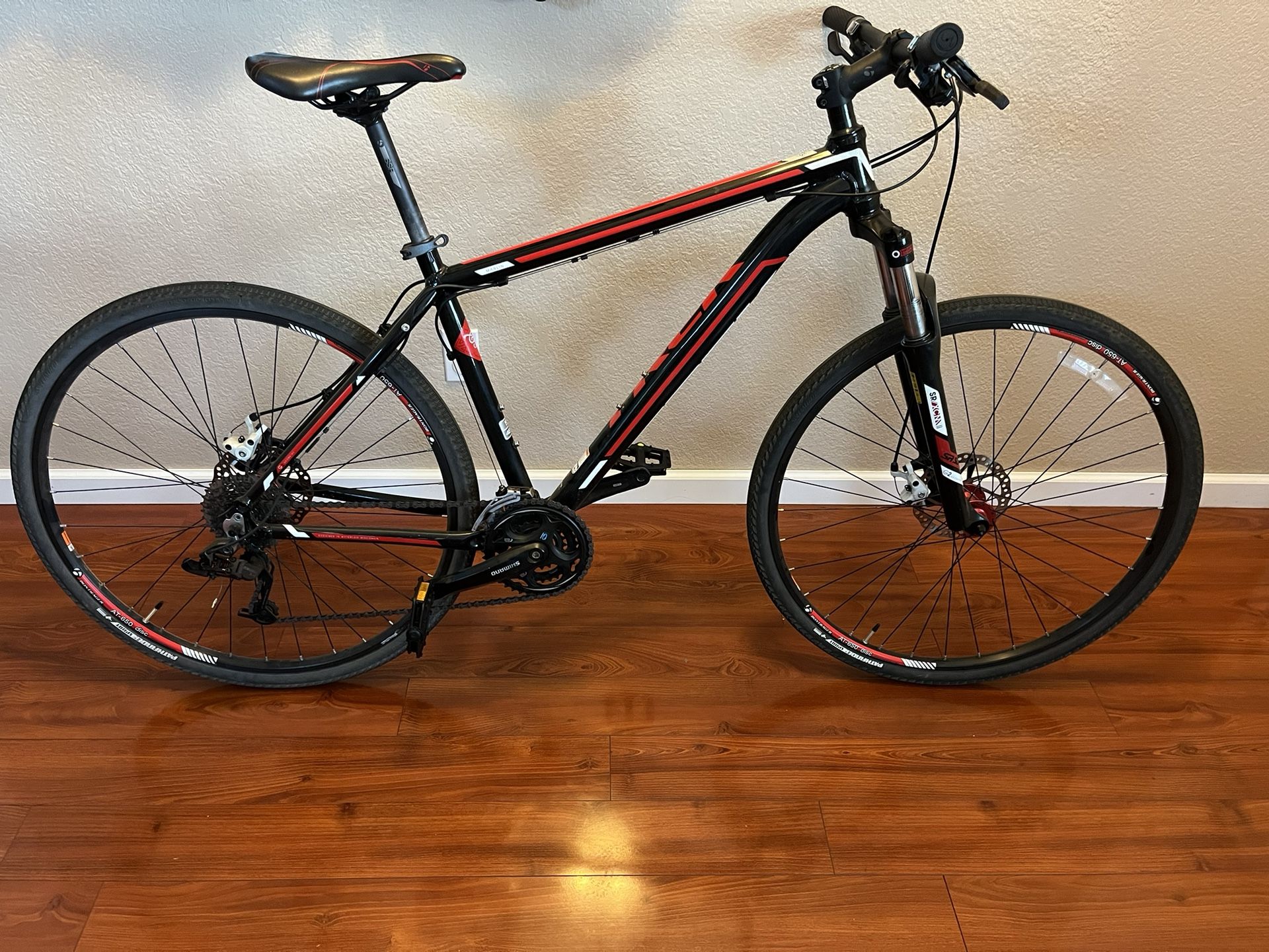 Trek marlin Men’s Hybrid/Mountain Bike