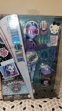 Fearbook Abbey Bominable Doll
