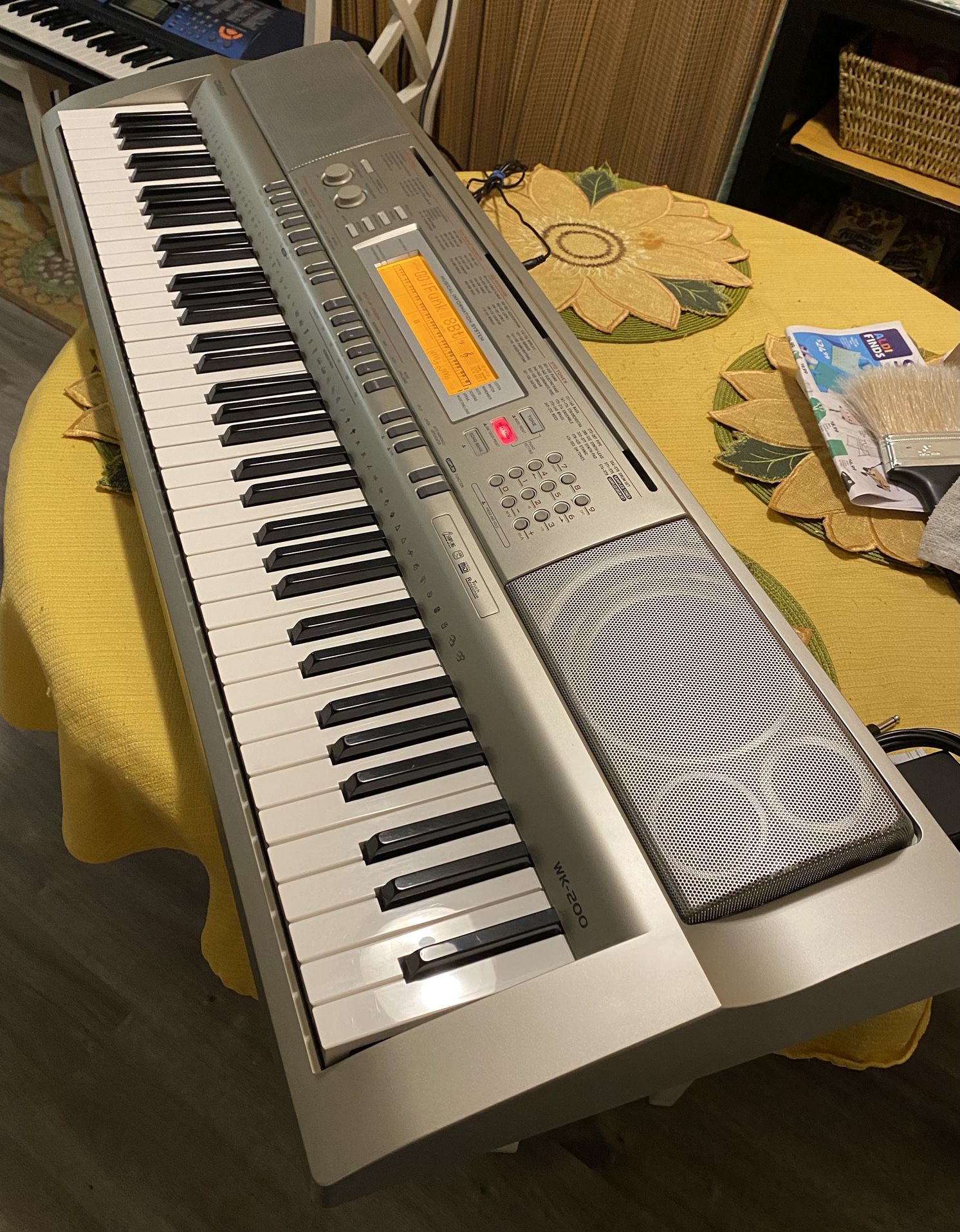 CASIO WK-200 76~KEY TOUCH & VELOCITY SENSITIVE PRO-KEYBOARD/WORKSTATION ~ HAVING 570 ~ TONES/INSTRUMENTS