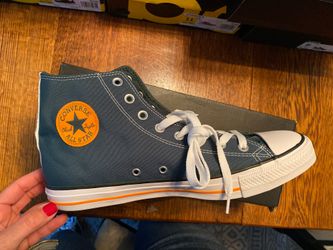 Men’s converse green size 10 1/2 brand new in box