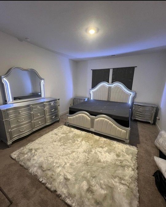 LED LIGHT BRAND NEW QUEEN BEDROOM SET SAME DAY DELIVERY 