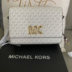 Brand New Michael Kors Purse Large Size 