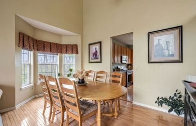 Pine dining table & 6 chairs ( seat 8) With 2 leaves