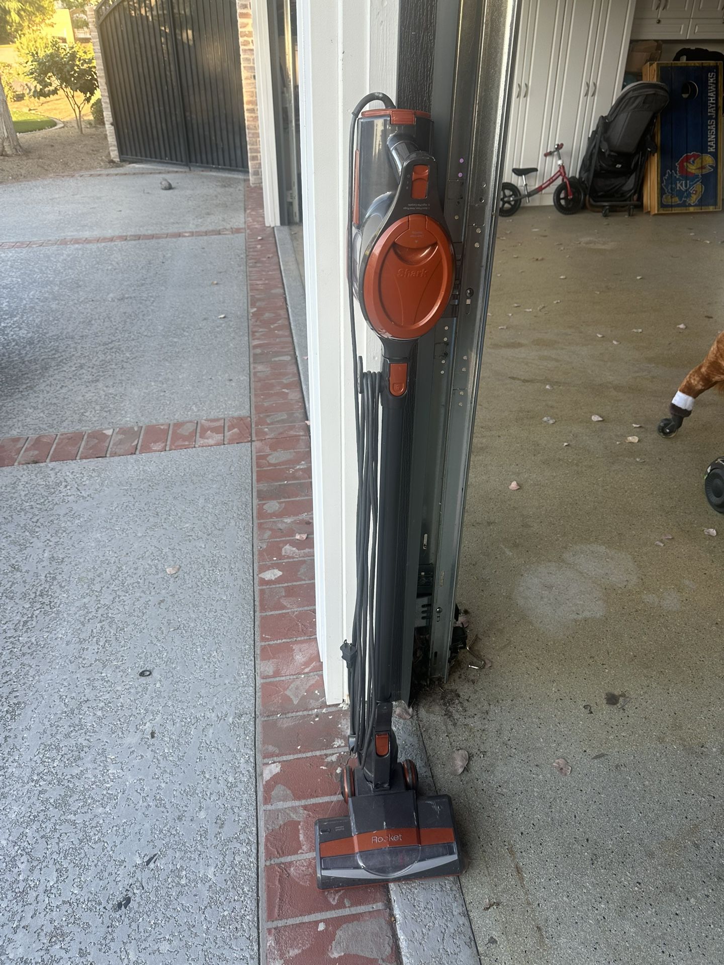 Pre-owned Shark Vaccum