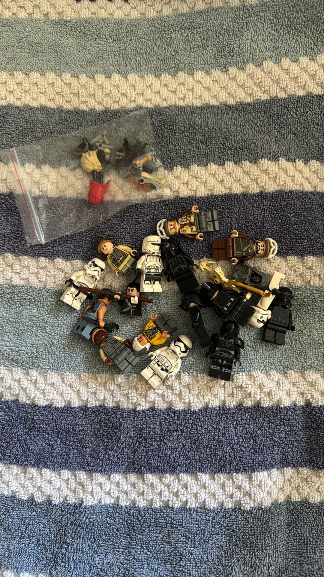legos star wars minifigs !!