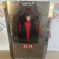 DISNEY VILLAIN CRUELLA DE VILLE COLLECTORS  DOLL - POWER IN PINSTRIPES” -  BRAND NEW IN BOX BEAUTIFUL !! 