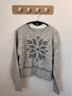 Universal Thread Women’s Snowflake Sweater Medium