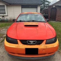 2004 Ford Mustang V6 
