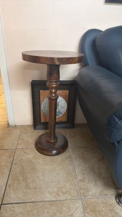 Solid oak wood side table, round, clean wood pattern,