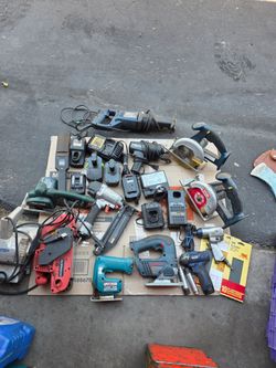 !CLEARANCE! LOTS OF TOOLS FOR SALE. USED TOOLS. BATTERIES, CHARGERS, NEW BAGS.