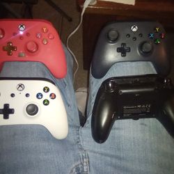 Four Xbox One Controllers 