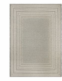 Patio rug new 7x10