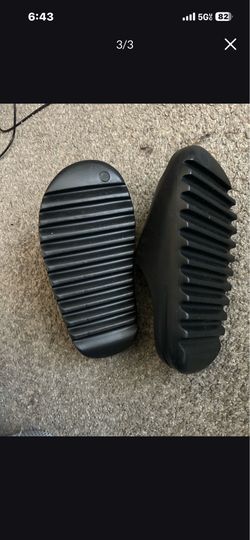 Yeezy slides size 4