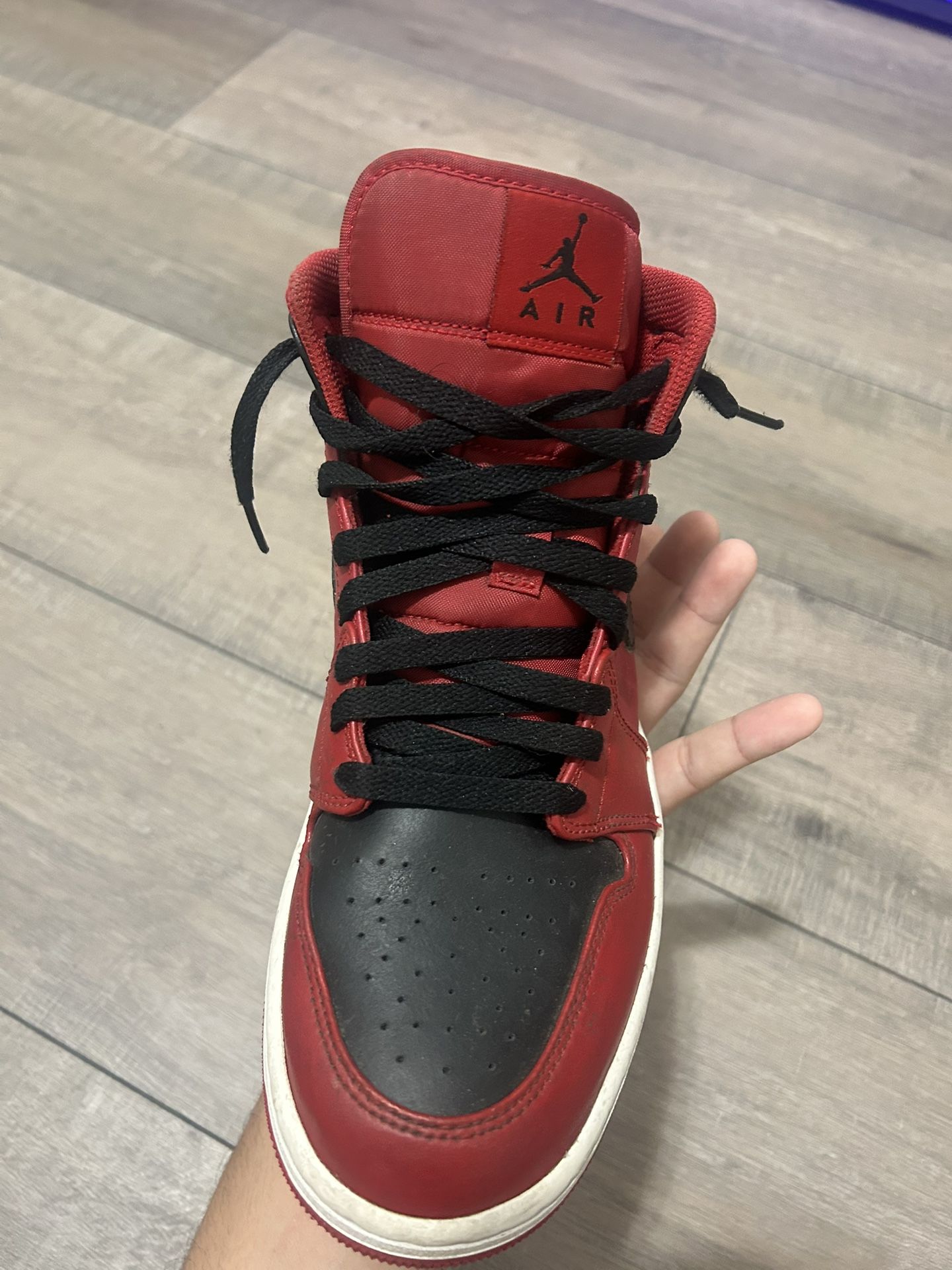 Jordan 1 mids