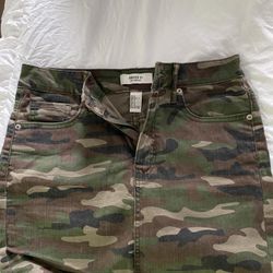 Forever 21 Camo Skirt size S