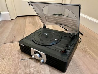 Jensen Record Player with AM/FM Radio