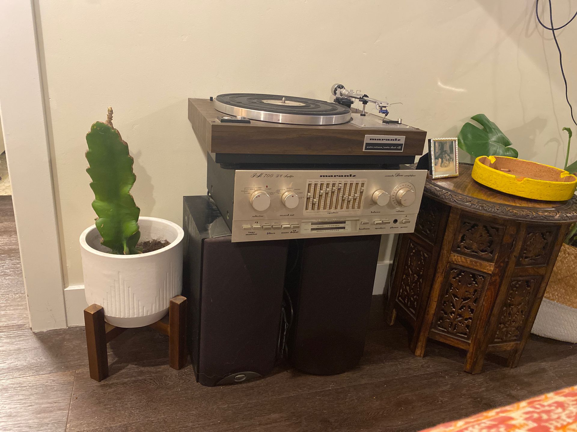 Working vintage Marantz record player and amplifier with (2) klipsch speakers