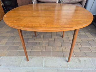 ANTIQUE DREXEL TABLE IN GOOD CONDITION