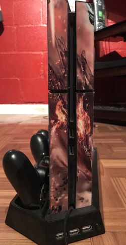 PS4 with 2controllers & Games