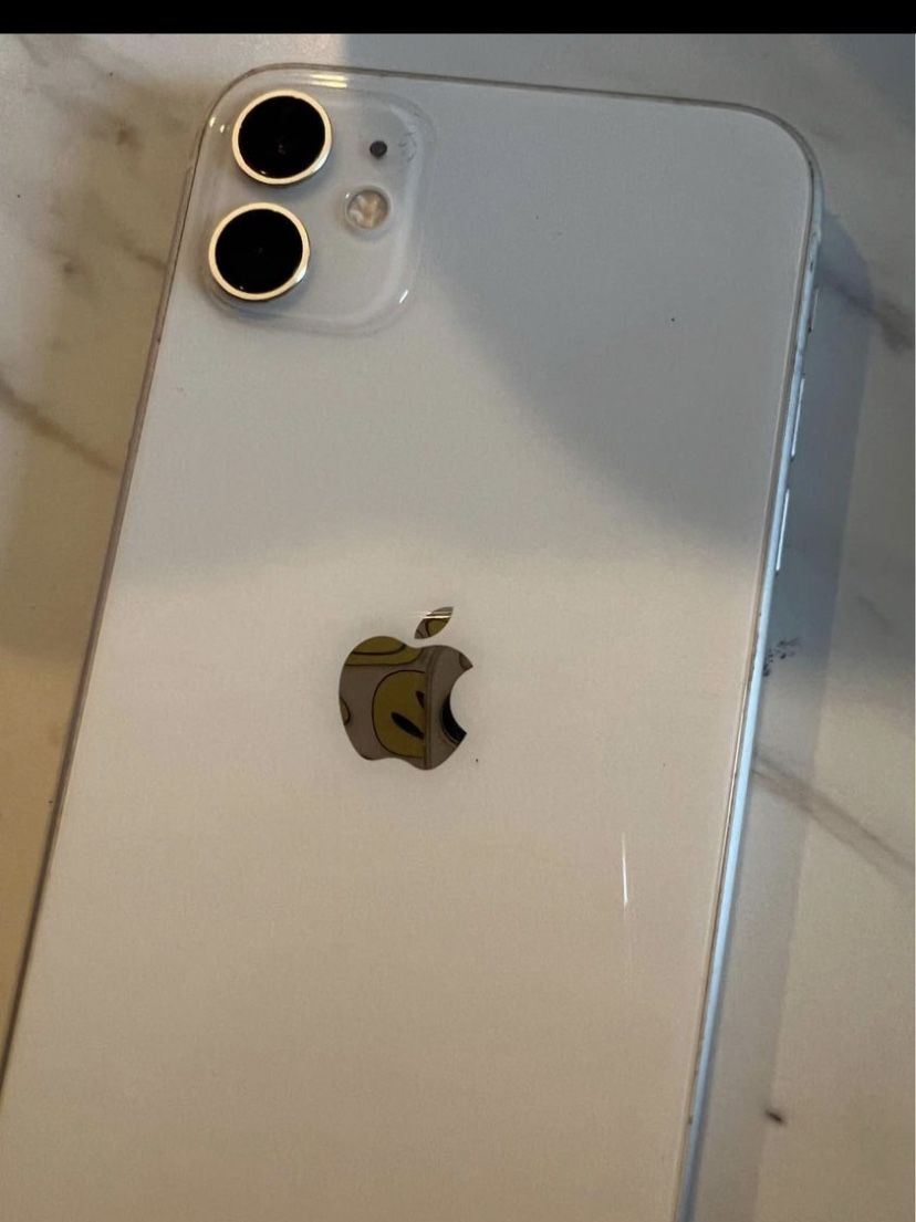 I Phone 11 32 G Like New For Boostmovil