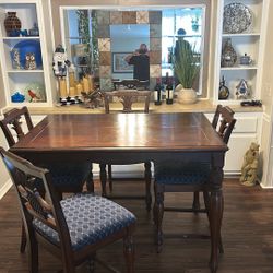 Counter Height Table And  4 Chairs 
