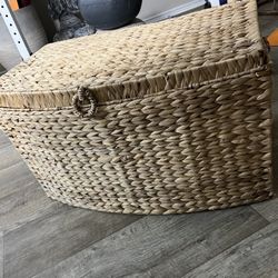 ratan chest basket (perfect condition) 