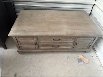 Lift top coffee table