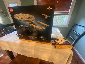 Lego Star Trek Enterprise and shuttle