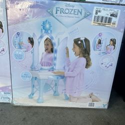 Frozen Disney Elsa's Magical Ice Vanity