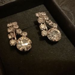 2 Pairs Of Vintage Screw On/back Earrings With Rhinestones.