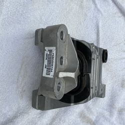 2015 -17 Chrysler 200 motor mount