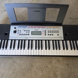 Yamaha YPT-260 Digital Keyboard 