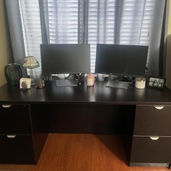Desk And office chair 