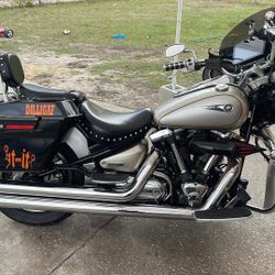 2005 Yamaha Roadstar 1700cc