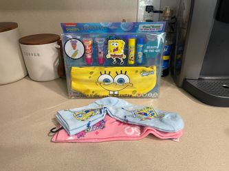 New SpongeBob Cosmetic Products Set & 2 pk Socks