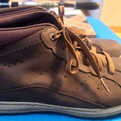 COLUMBIA Three Passes Brown Leather Chukka Boots Men's 11.5. like new 