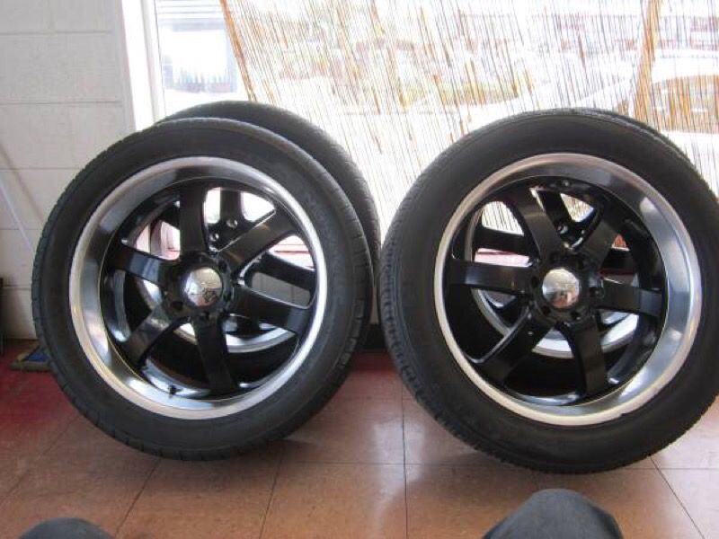 Rines 22 boss negros con aluminio 6 birlos
