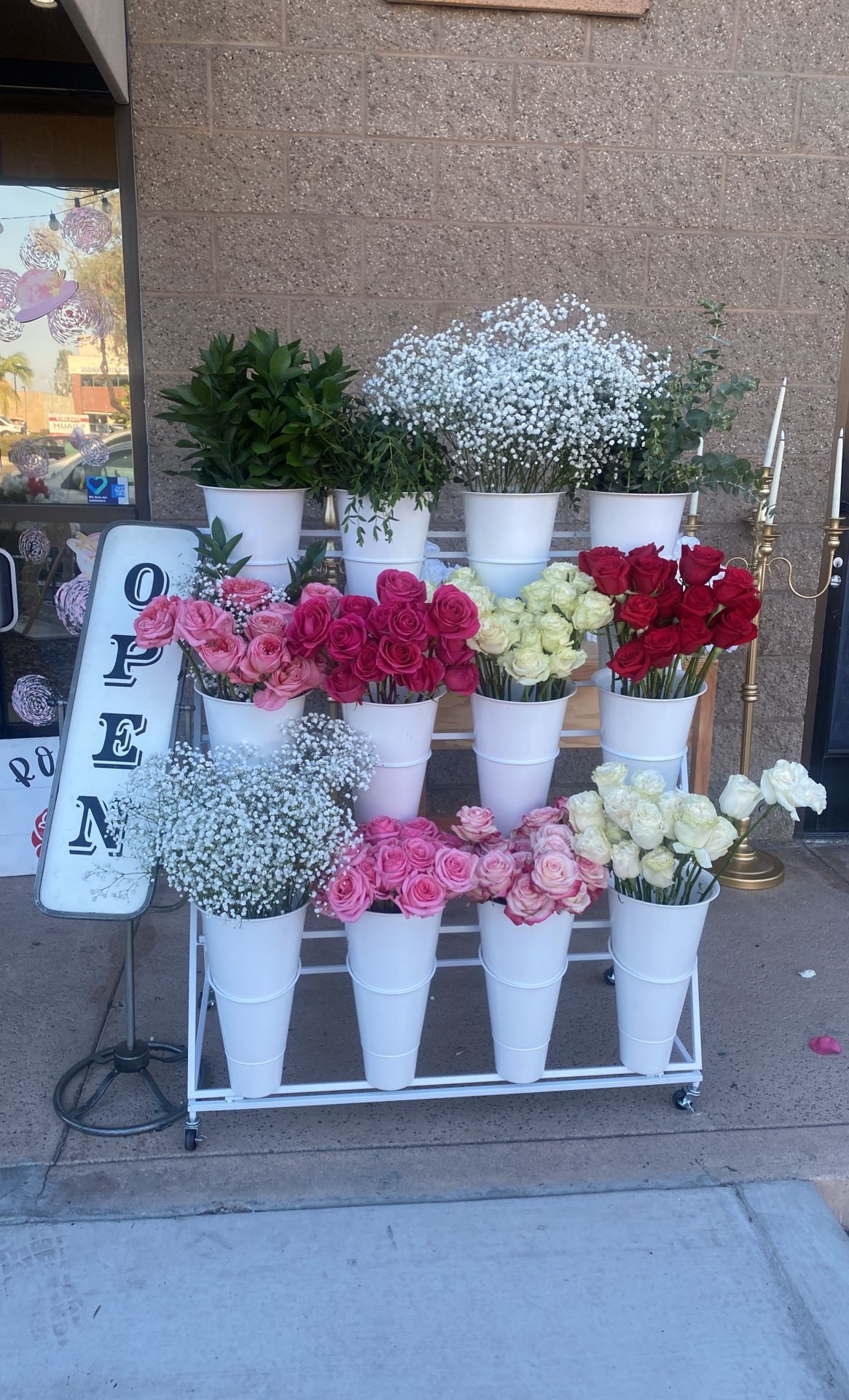 Flowers / Arrangements / Bouquets