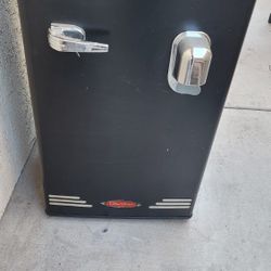 Mini Fridge  In Excellent Condition Has A Dispenser On The Inside Of Door And A Spout On The Outside Of Door Nice